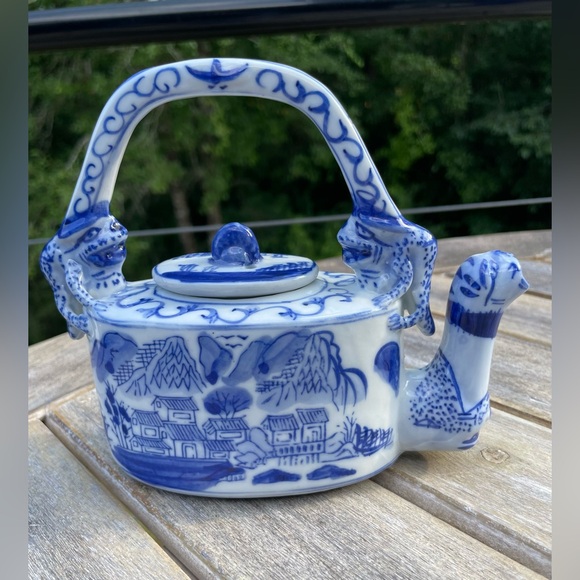 Signed Chinese Hand painted Blue & White Porcelain Teapot Houses & Mountains - Picture 3 of 9
